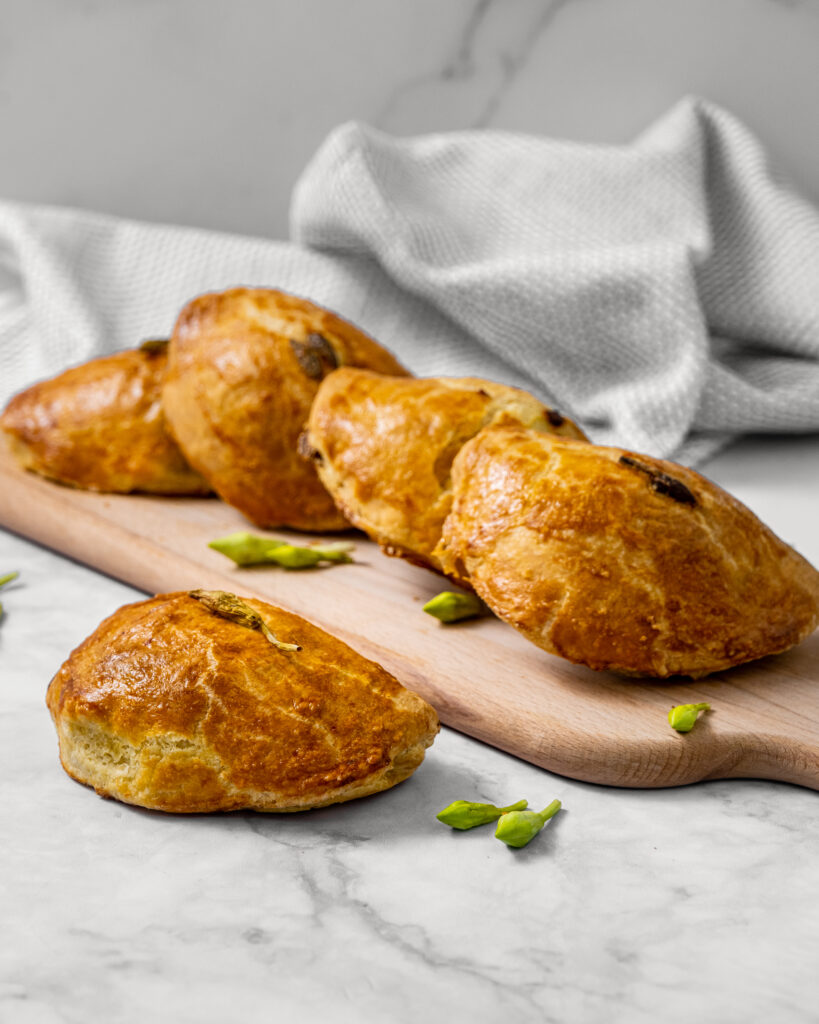 Empanada de Pollo con Loroco